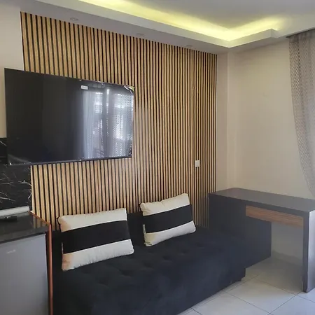 Louiza Hotel 2*